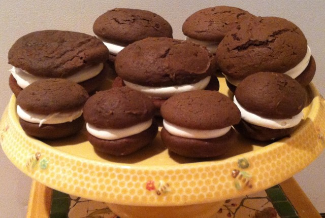 chocolate whoopie pies with vanilla buttercream filling